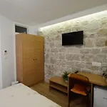 And Desideria Apartment Split