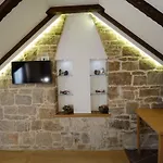 And Desideria Apartment Split