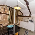 And Desideria Apartment