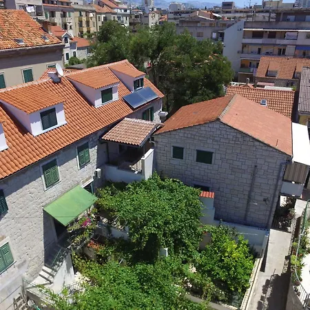 And Desideria Apartment Split