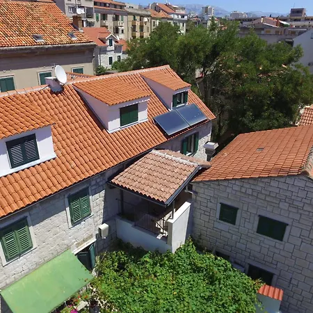 Apartment And Desideria