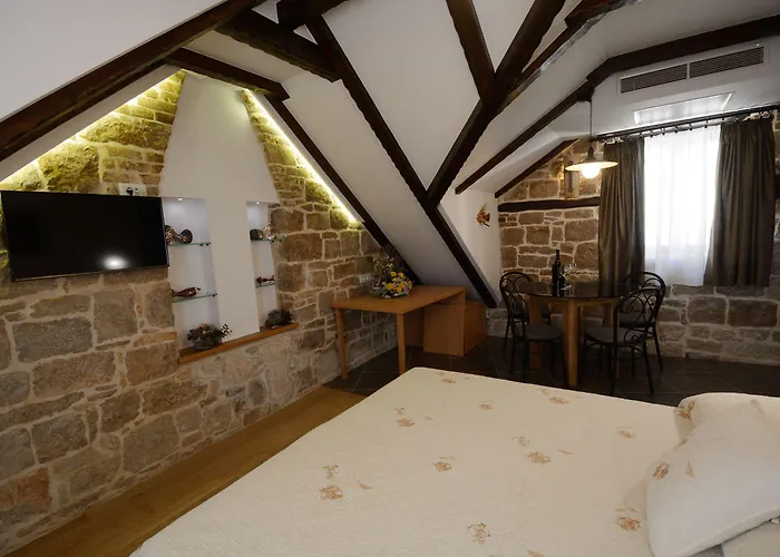 Apartment And Rooms Desideria