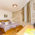 Apartamento And Desideria
