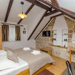 And Desideria Apartamento