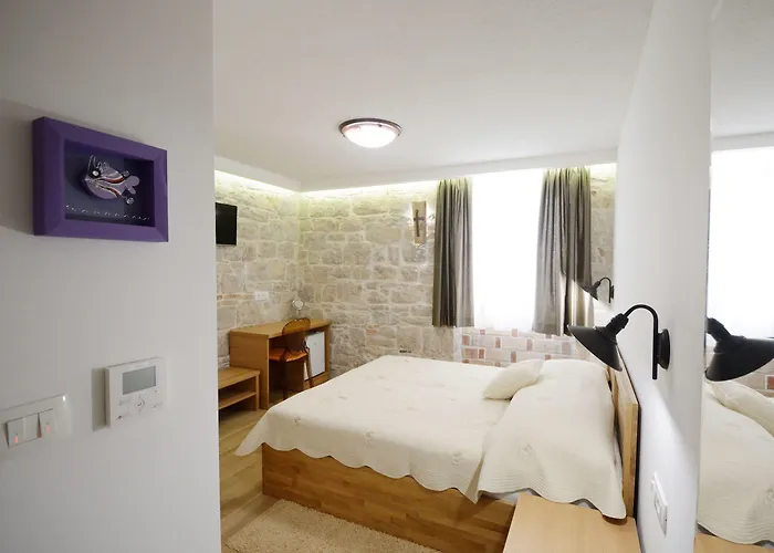 Apartment And Rooms Desideria