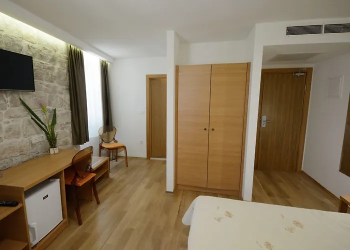 Apartment And Rooms Desideria Сплит