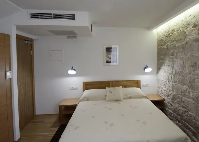 Apartment And Rooms Desideria